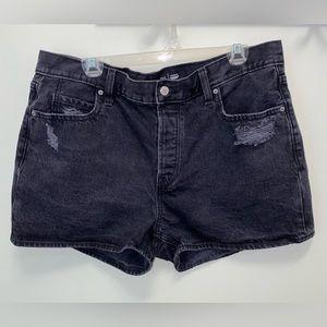 OLD NAVY HIGH RISE SLOUCHY STRAIGHT JEAN SHORTS - BLACK